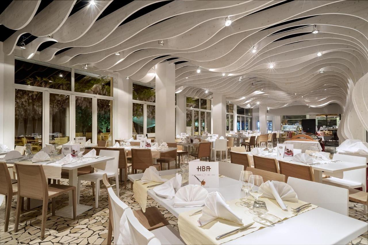 Hotel Baia Azzurra - Lake Front Torbole Sul Garda Exterior foto